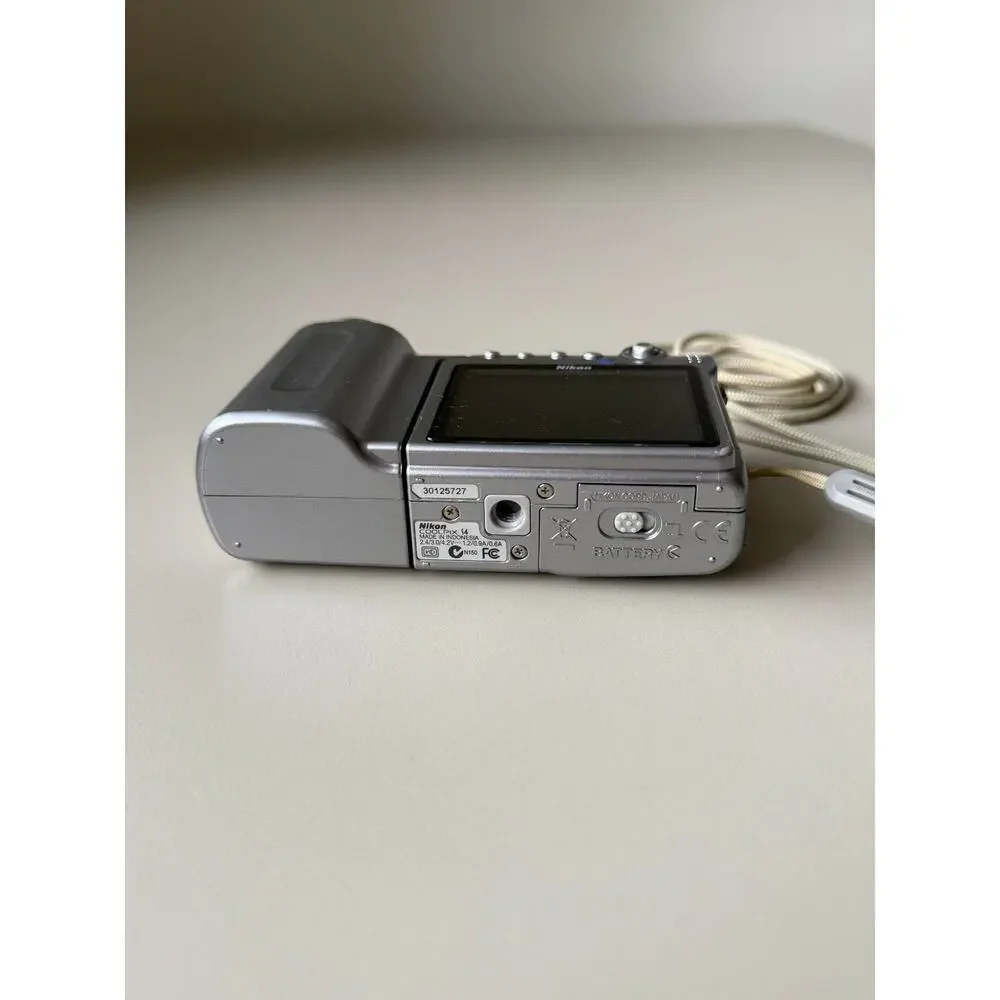 Nikon Coolpix S4 Digital y2k Camera Swivel Lens 6MP 10x Zoom Digicam RARE WORKS